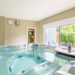 Détente ultime : chambres avec jacuzzi privatif en Normandie