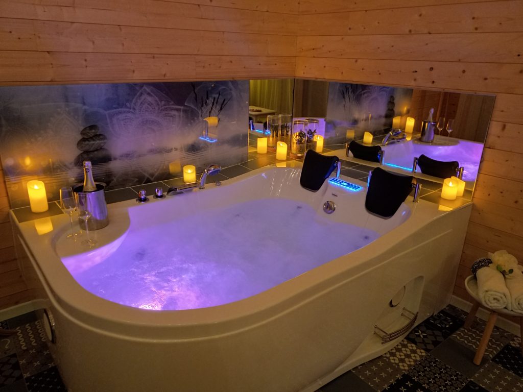 Week-end romantique en Bretagne : jacuzzi privatif et détente