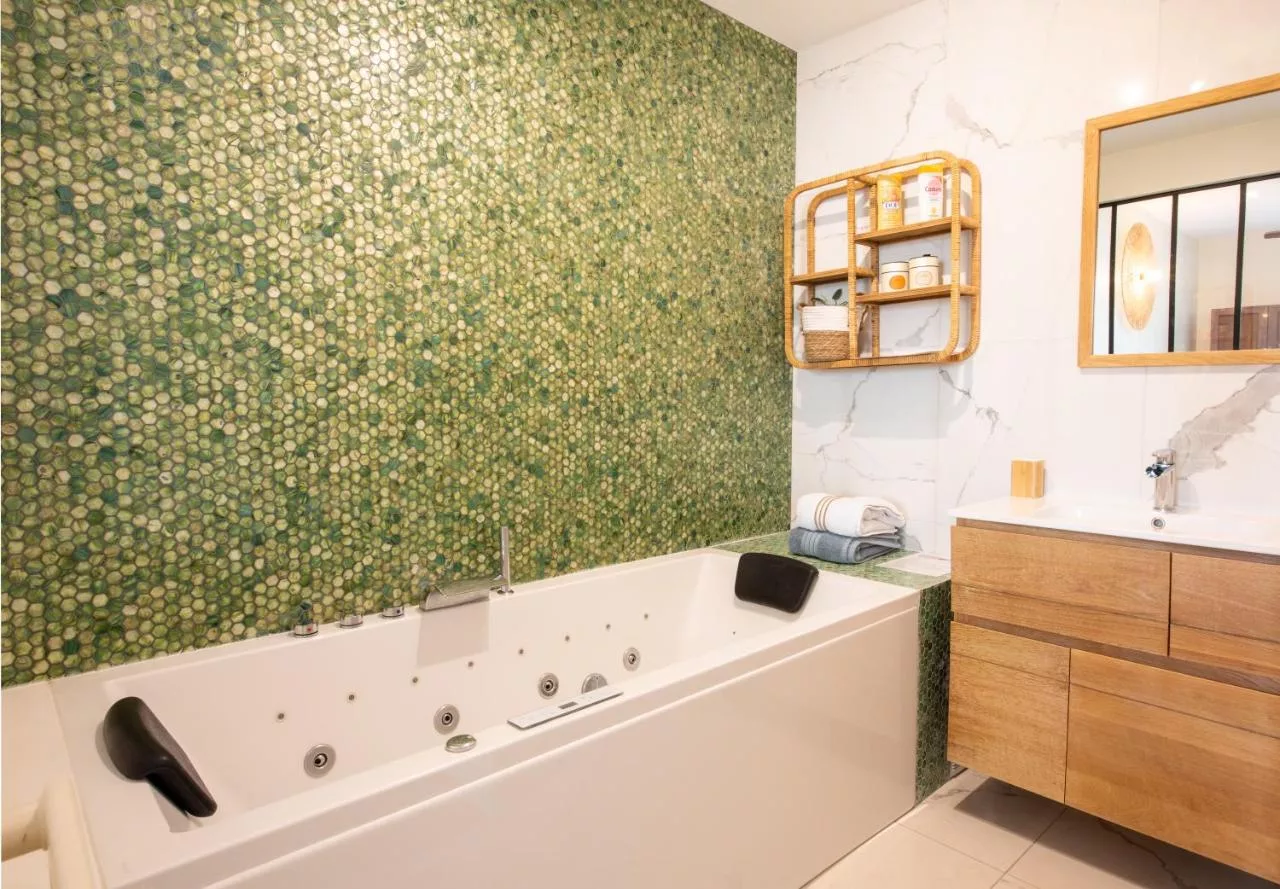 Baignoire love room vaulx en velin
