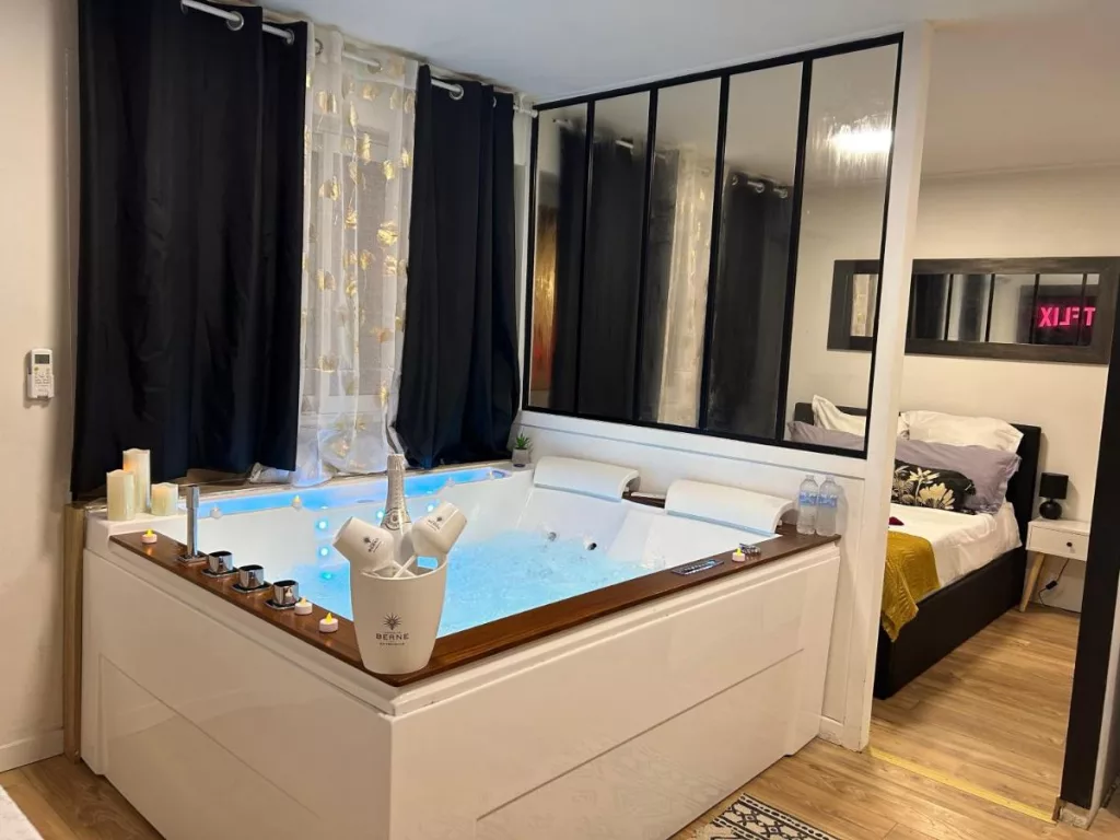 Chambres avec jacuzzi privatif ร Cannes