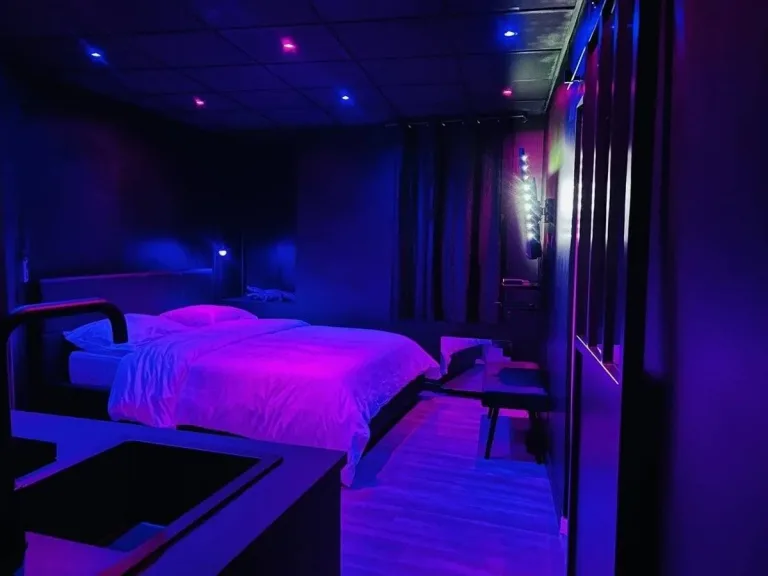 DirtyDiana Love & Spa, love room à Aubagne