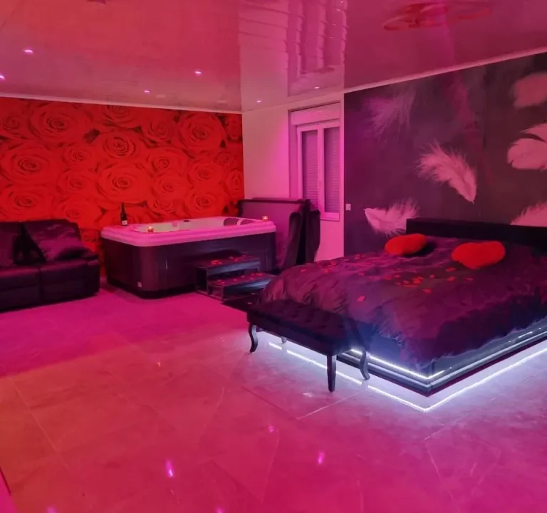 Love Room Hot Tub, love room à Bazoques